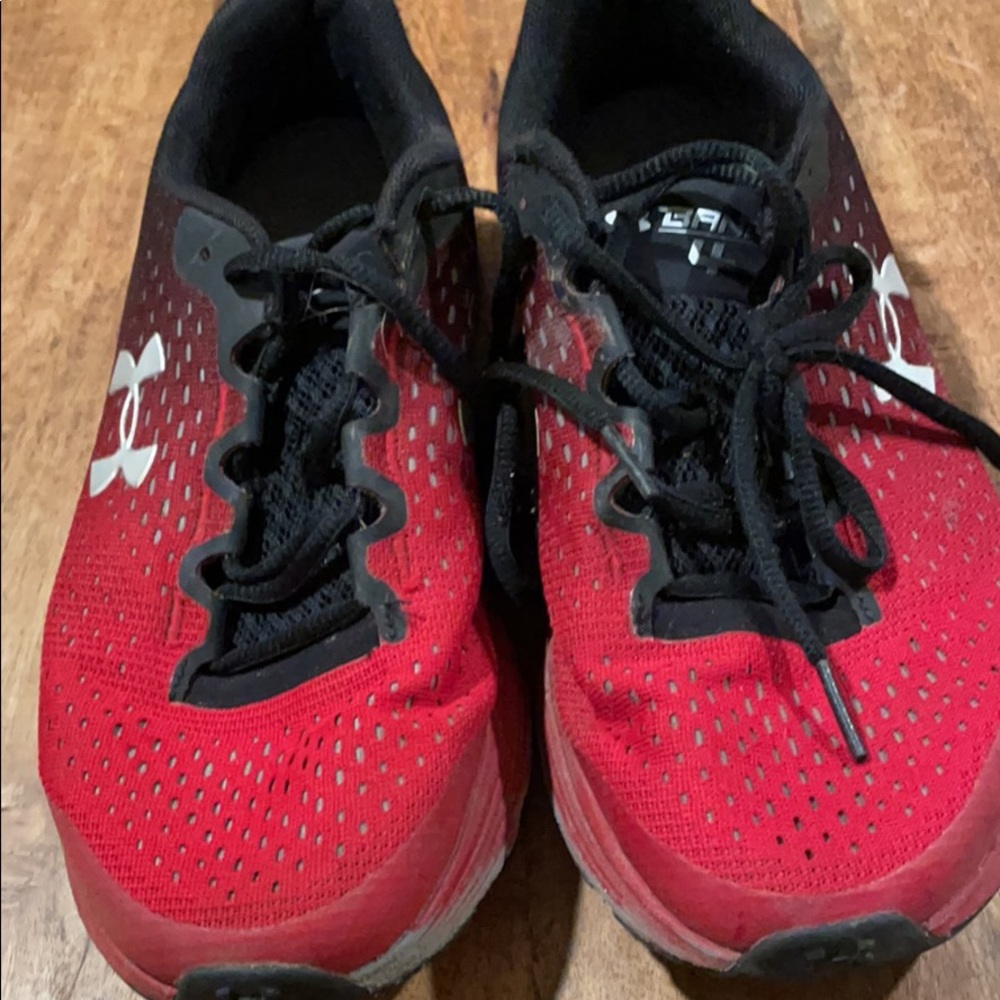 Boys 6Y Under Armour Shoe